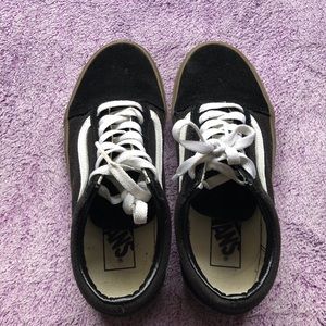Black old school gum sole vans